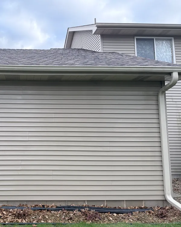 The same detached garage siding clean after washing